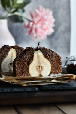 Armutlu çikolatalı pasta.