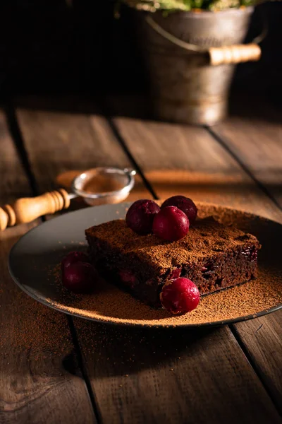Schokolade Brownie Mit Kirsche — Stockfoto