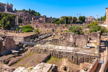 İtalya. Antik Roma 'nın kazıları. Yaz günü.