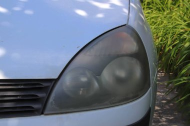 Tozlu far ön görünümü.