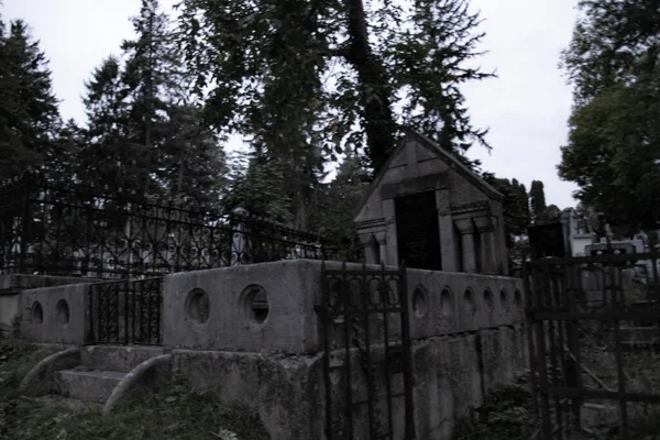 Velmi Starý Strašidelný Hrob Náhrobek Starém Hřbitově — Stock fotografie