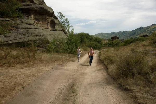 Adam kaçarken kızı solluyor..