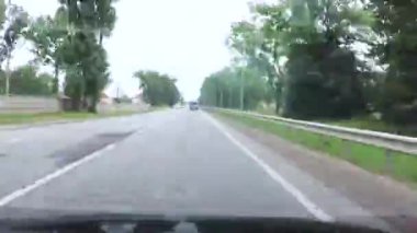 Araç Ukrayna yolunda ilerlerken, hızlı ateş etme zamanı genel ulaşım akışında