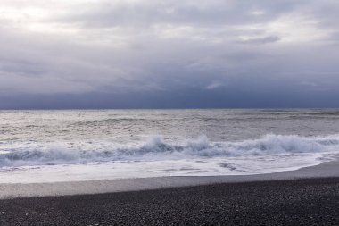 Reynisfjara Kara Viyana ve Atlas Okyanusu 'nun dalgaları