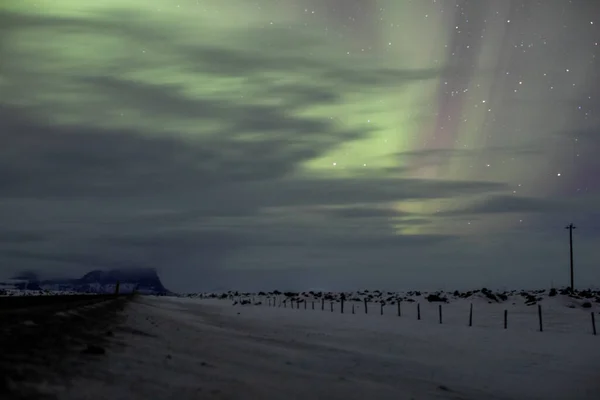 Aurora Βόρεια Φώτα Κοντά Στο Δρόμο Στην Ισλανδία — Φωτογραφία Αρχείου