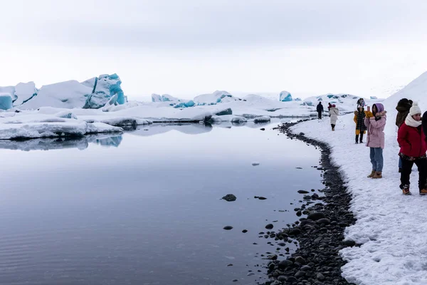 Människor Och Panorama Vintern Jokulsarlon Glacier Isig Strand Där Flyter — Stockfoto