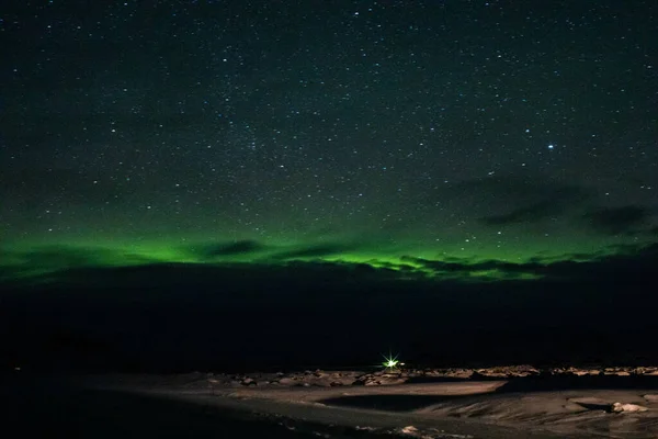 Krásná Obloha Severními Světly Blízkosti Silnice Budovy Islandu — Stock fotografie