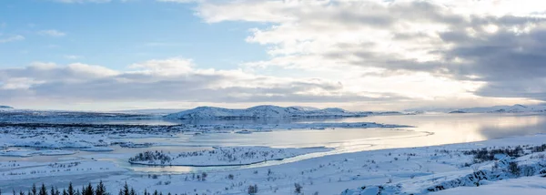 冬のパノラマと雪と氷の湖 Thingvellir Iceland Inveller View — ストック写真