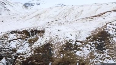 Kış Skogafoss Şelalesi üst görünümü