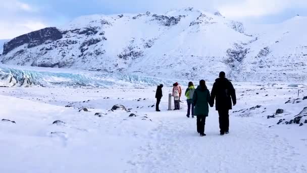 Mensen Steken Naar Glaicer Berg Skaftafell Glacier — Stockvideo