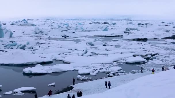 Vista Deslizante Sobre Panorama Lagoa Azul Jokulsarlon Islândia — Vídeo de Stock
