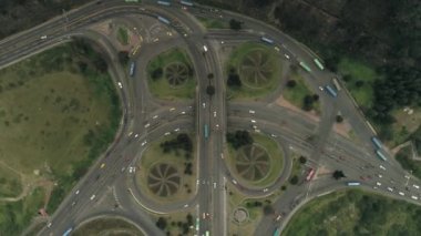 Yol kavşağı. Quito, Ekvator