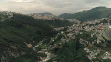 Görünümü Kanyon, dağlar ve şehir