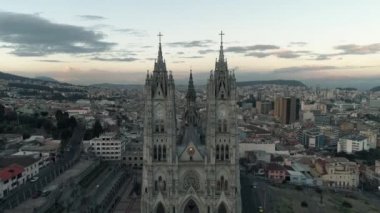Şehir ve basilica görünümü
