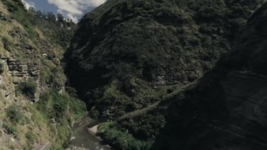 Andes, kanyon. nehir