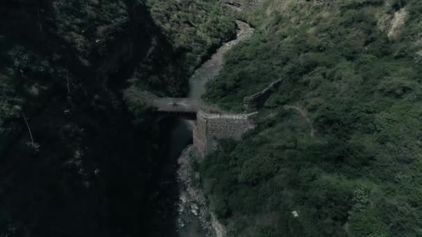 Anderna, canyon. Bridge — Stockvideo