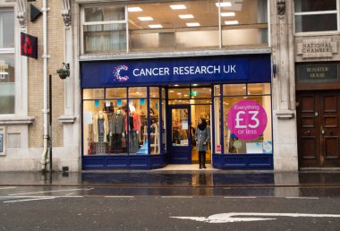 Leicester, Leicestershire / Uk - 29 Şubat 2020: Leicester 'daki kanser araştırma derneği 