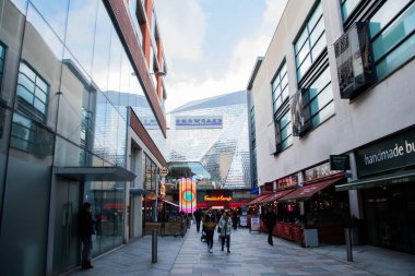 Leicester, Leicestershire / Uk - 29 Şubat 2020: Leicester Lisesi çapraz alışveriş ve gıda alanı 