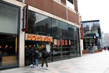 Leicester, Leicestershire / Uk - 15 Mart 2020: Leicester 'daki Yo Sushi restoranı 