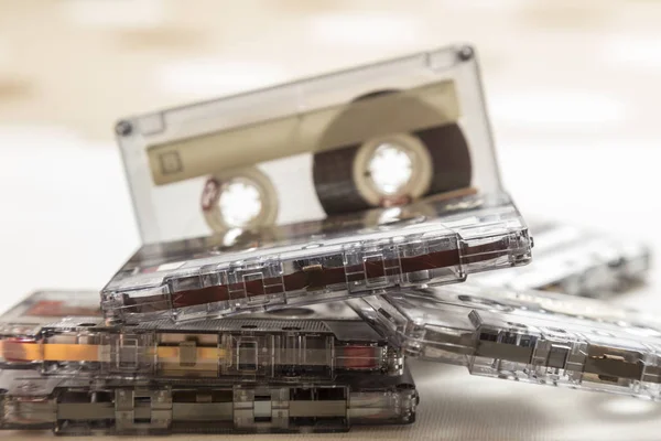 Weergave Van Verschillende Oude Cassettebandjes Sommige Met Hun Dozen Een — Stockfoto