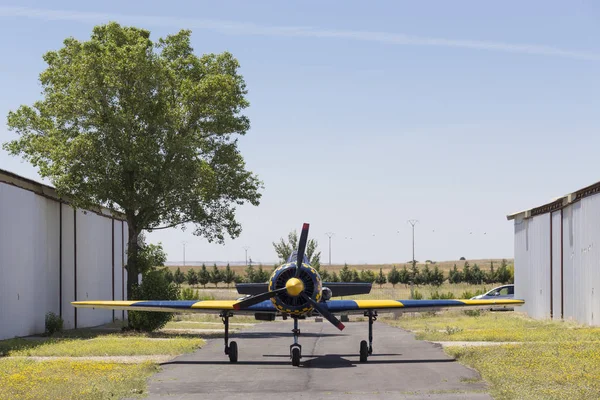 Cepheden bir portre tek motorlu ve spor tipi uçaklarda
