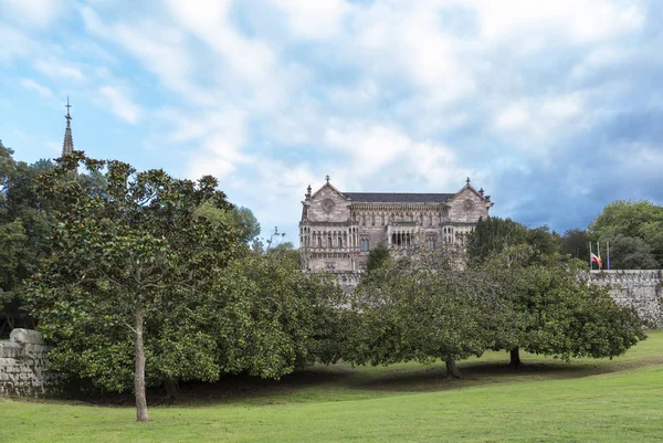 Vista Frontal Del Palacio Sobrellano Edificio Fachada Gótica Estilo Modernista — Foto de Stock