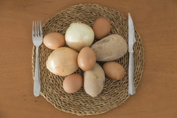 Potatoes Onions Eggs Ingredients Spanish Omelet Placed Rope Support Dish — Stock Photo, Image