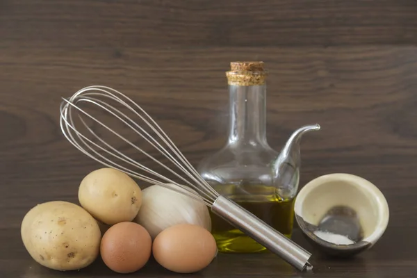 Zátiší Skládá Brambory Vejce Cibule Olej Sůl Ingredience Pro Vaření — Stock fotografie