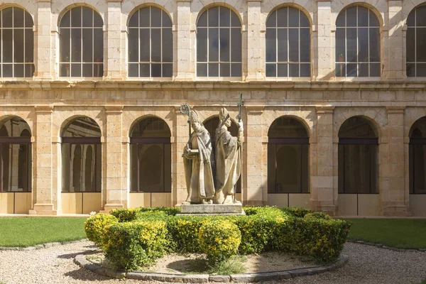 Statues Religieux Dans Cour Cloître Monastère Santa Maria Huerta Soria — Photo