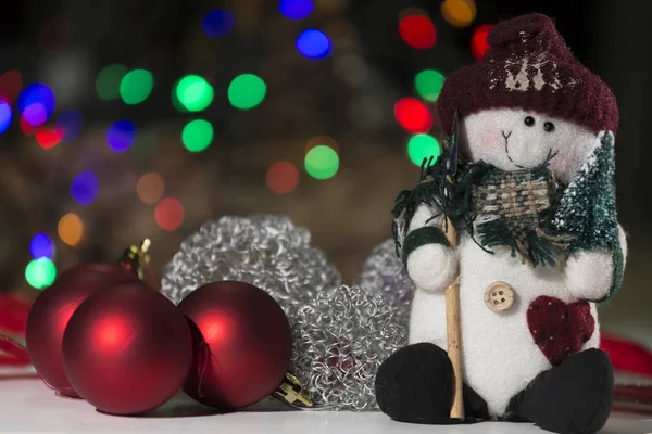 Primer Plano Algunos Adornos Para Árbol Navidad Bolas Rojas Figuras —  Fotos de Stock