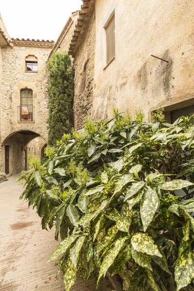Monells street, Girona, medieval town in Catalonia, Spain — Stock Photo, Image