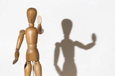 Eklemli bebek durmanı emrediyor.