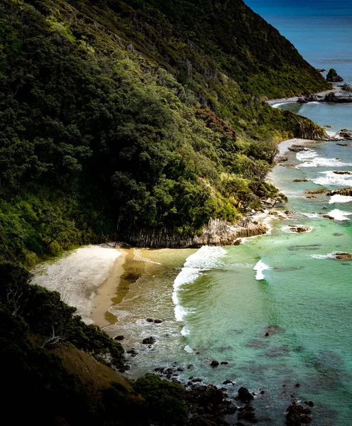 Uitzicht Langs Kustlijn Van Stille Oceaan Van Beroemde Mangawhai Hoofden — Stockfoto