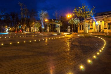 En büyük Ukrayna (1218 metre yüksekliğinde 72 metre), şehir Dnipro bayrak
