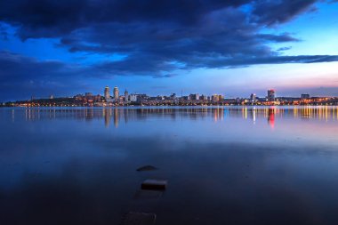 Bir fırtına, Dinyeper, Ukrayna sağ yakasında şehirde Dnipro