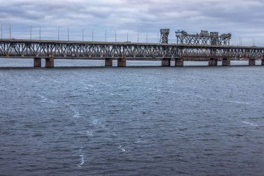 Ayursky Köprüsü (eski köprü), Dnipro, Ukrayna