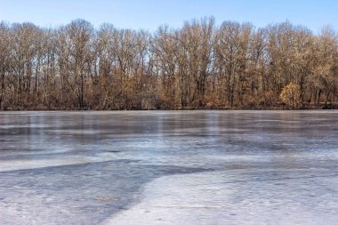 Bahar, bahar zamanı, son buz, şehir Dnipro, Ukrayna geldi