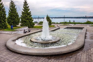 Park T.G. Shevchenko, gözlem güvertesi üzerinde çeşme, Dnipro, Ukrayna şehir adını