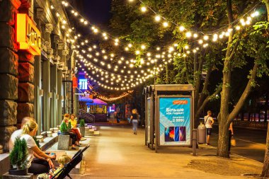 Yekaterinoslavsky Bulvarı, caddenin yeni aydınlatması, Karl Marx Caddesi, Dnepropetrovsk şehri, Dnipro, Ukrayna