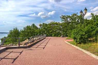 Dinyeper parlak şehri, Merefo-Kherson köprüsü, Manastır adası, T.G. anıtı. Shevchenko, Dnipro-Dnipropetrovsk, Ukrayna