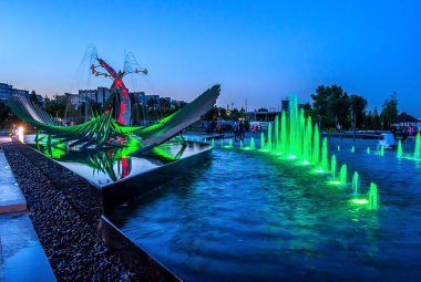 Fountain, Pribrezhny Meydanı, Dnipro Şehri (Dnepropetrovsk), Ukrayna