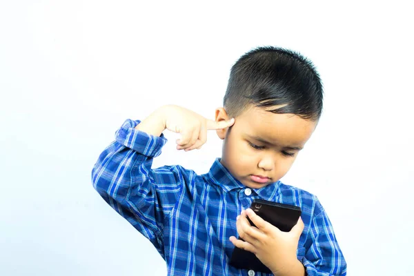 Bonito Pouco Ásia Menino Usando Moderno Smartphone Depressed Miúdo Partir — Fotografia de Stock