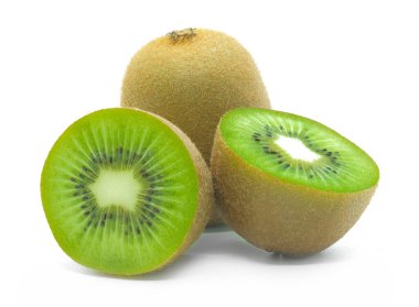 Beyaz arkaplanda yalıtılmış Kivi meyvesi