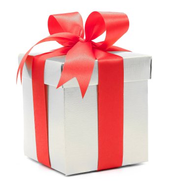 Noel ve Yeni Yıl Günü, kırmızı hediye kutusu beyaz arka plan