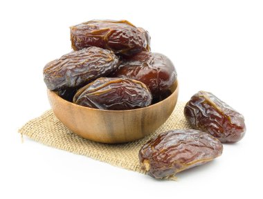 Beyaz arkaplanda izole edilmiş hurma ağaçları