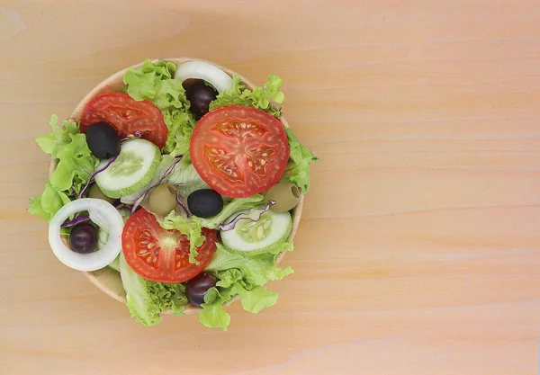 Salat Frisches Gemüse Isoliert Auf Weißem Hintergrund — Stockfoto