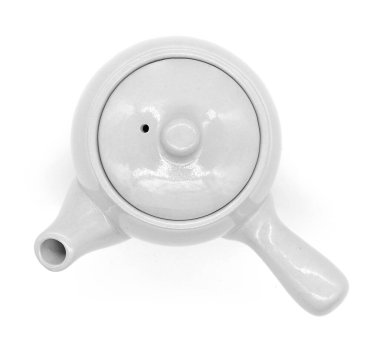 Beyaz arka planda beyaz Japon çaydanlığı.