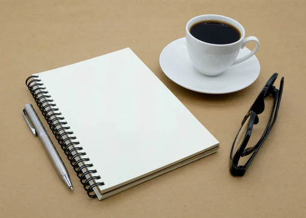 Notebook Bruine Achtergrond Bovenaanzicht Kopieerruimte — Stockfoto