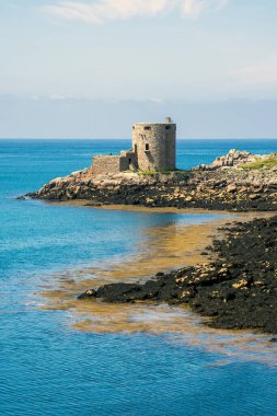 Kale, Bryher ve Tresco arasındaki demirleme yerini koruyor..