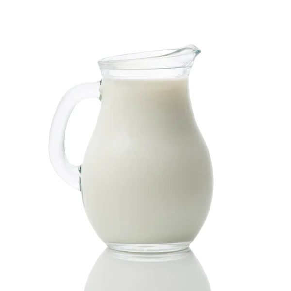 배경에 우유가 유리병 — 스톡 사진